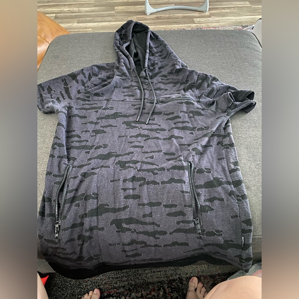 Hooded shirt